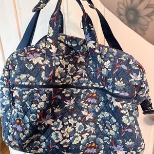 Vera Bradley medium  Floral  Quilted Women's Bag